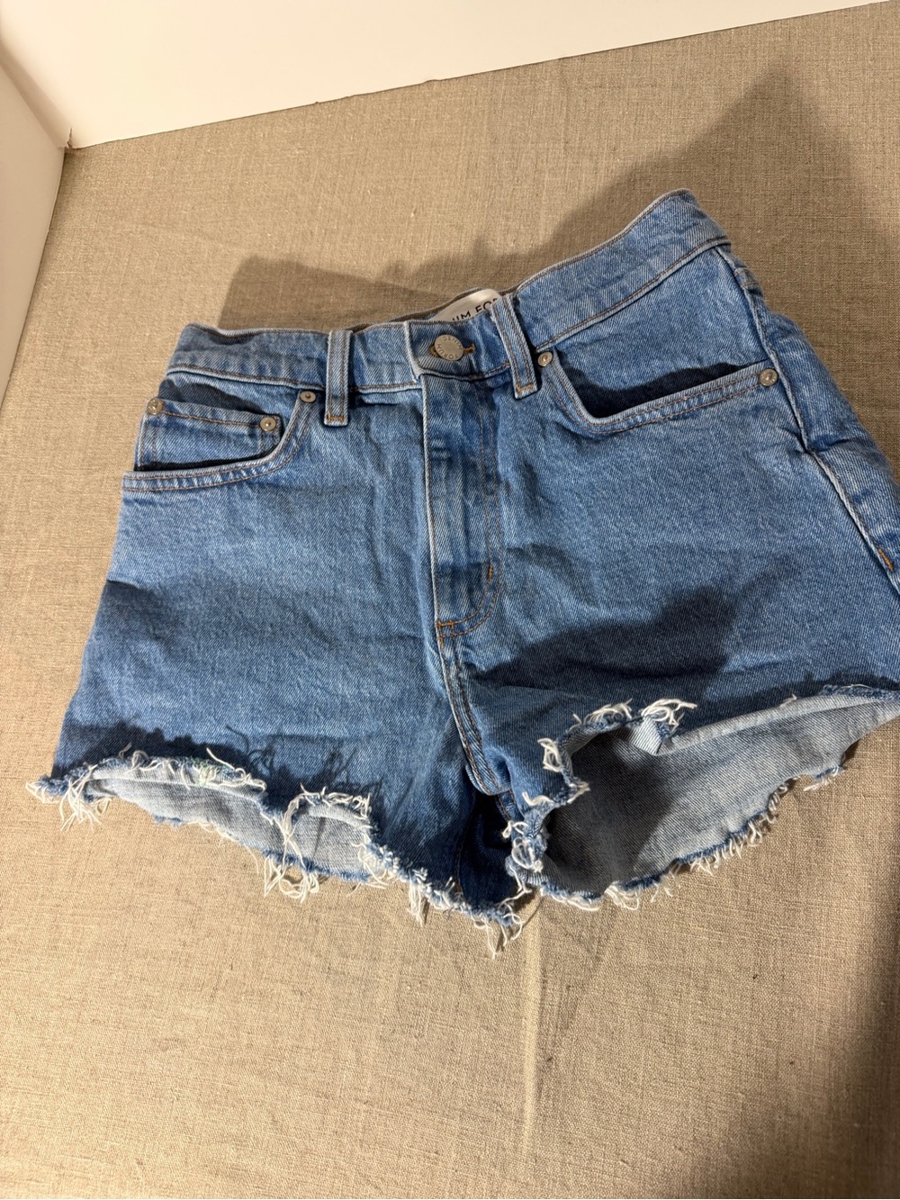 Denim Forum Blue Distressed High-Rise Jean Shorts. WS W